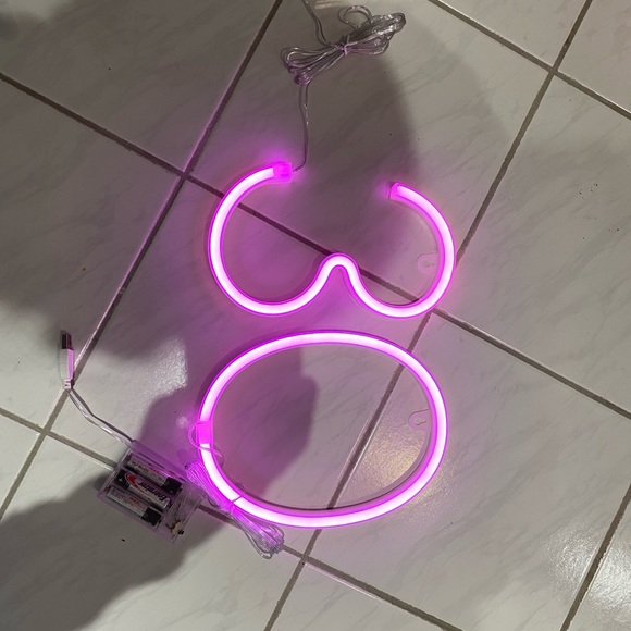 Number 30 pink neon light - Picture 3 of 3